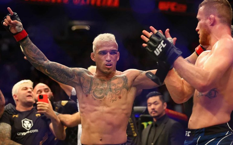Após não bater pesagem, Charles do Bronx atropela Gaethje e vence com finalização