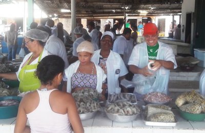 Semana Santa: pescadores comercializam produtos no Jaraguá