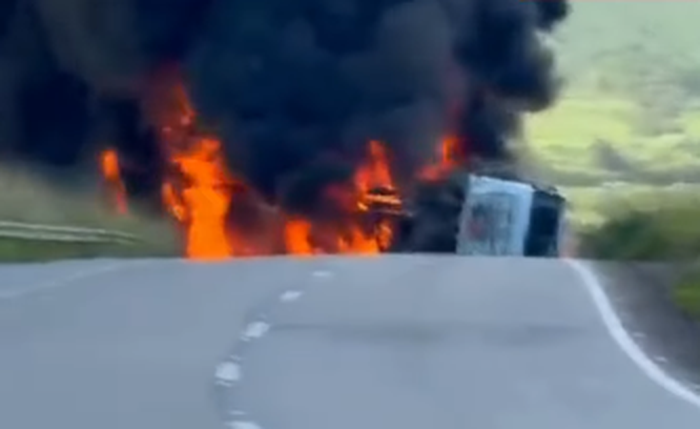 Caminhão-tanque explode e interdita BR-101 em São Miguel dos Campos