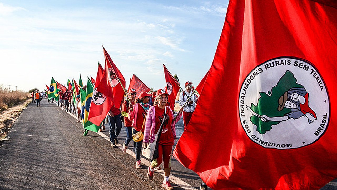 'Abril Vermelho' do MST contabiliza 9 invasões de terras e pressiona o governo Lula
