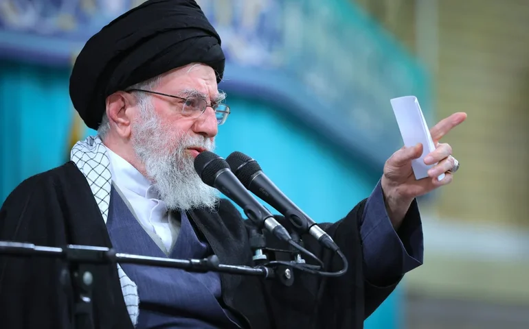 Irã adverte Trump contra ações hostis ao líder supremo Ali Khamenei