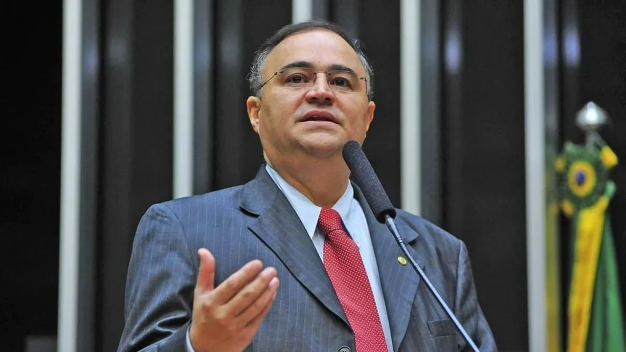 Filiados do DC pedem a Destituição de João Caldas, pai de JHC