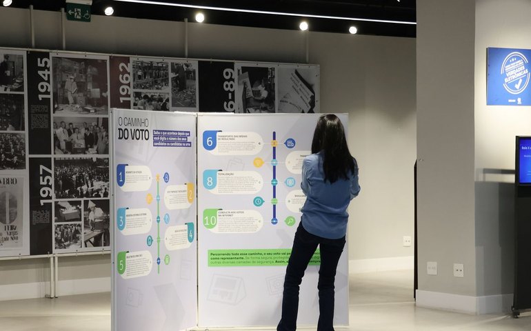 Exposição no TRE-SP destaca a segurança das urnas eletrônicas