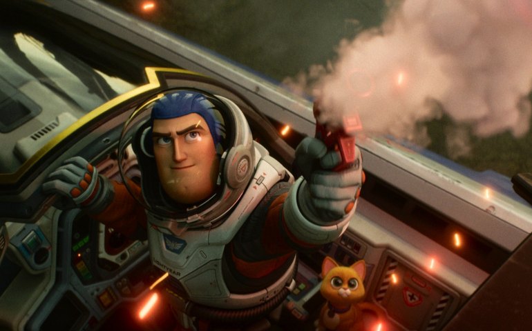 Em &#8216;Lightyear&#8217;, Buzz tenta voltar para casa enquanto luta contra o vilão Zurg