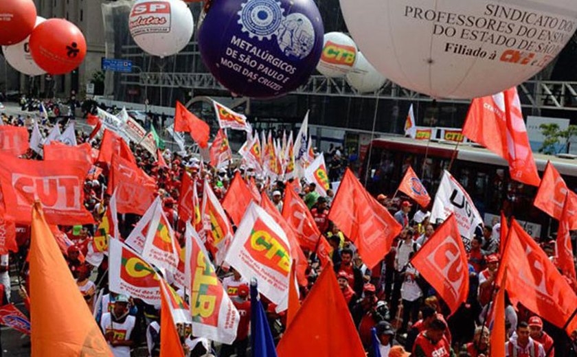 Centrais sindicais exigem &#8216;providências para resguardar Estado de Direito&#8217;