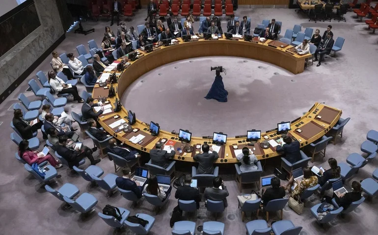 Embaixadora dos EUA justifica bombardeios e promete retaliação se Irã responder