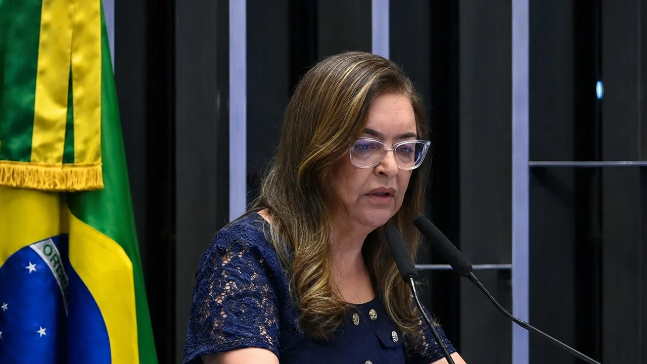 Mulher de João Caldas, Senadora Eudócia ataca Renan, mas redes cobram explicações sobre os R$117milhões do Iprev