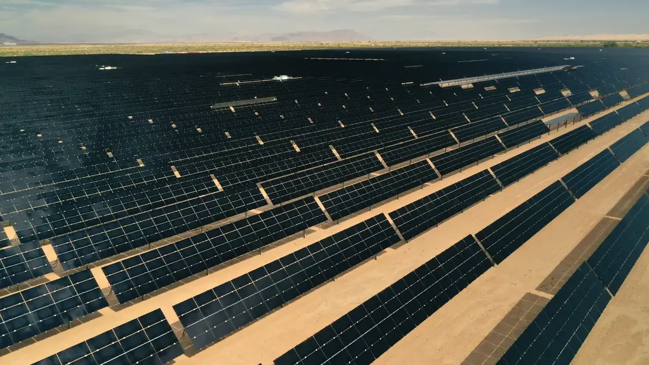China se prepara para construir o maior parque solar do mundo, rumo à neutralidade de carbono