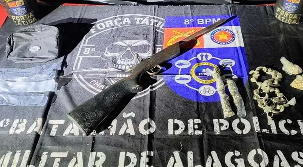 Armas e drogas apreendidas. Fonte: Internet