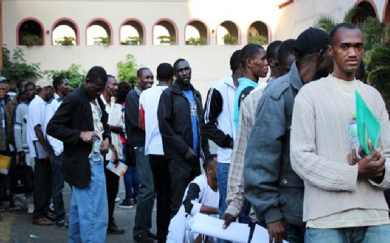 Sopa tradicional é conforto para haitianos em meio à crise