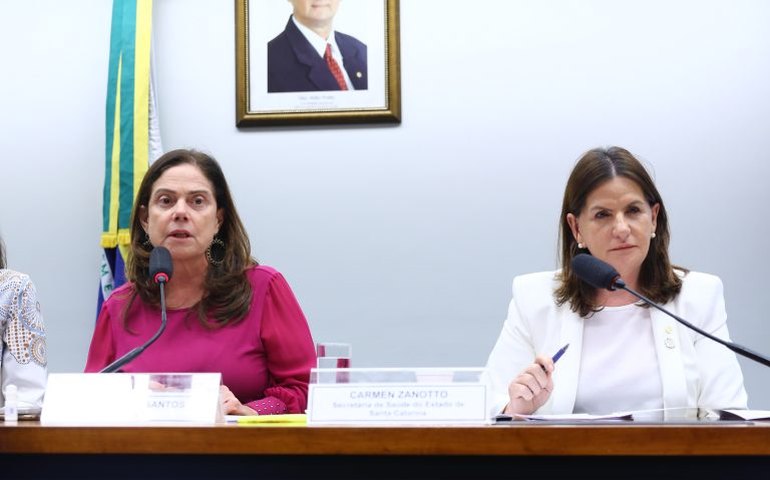 Debatedores dizem que mulheres negras e pobres são maiores vítimas violência obstétrica