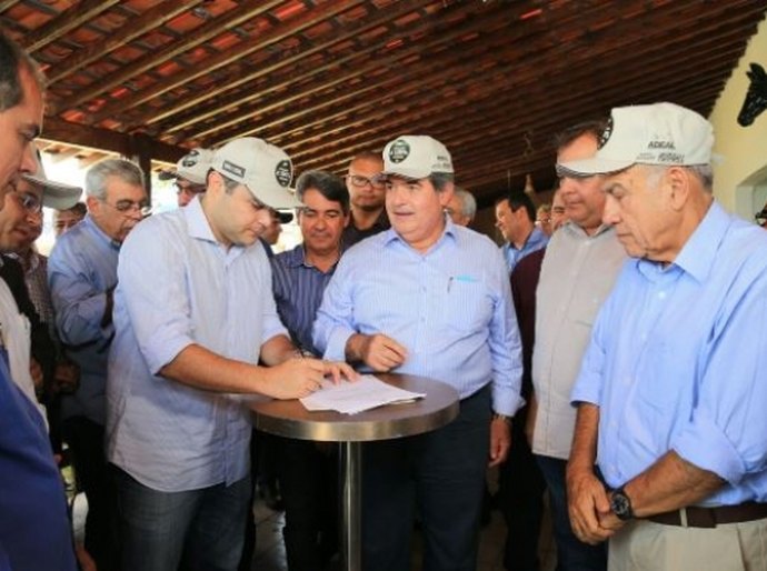 Renan Filho quer carne de Alagoas ocupando supermercados do Estado