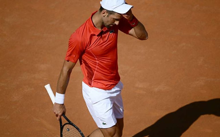 Djokovic diz que tenistas têm 'falta de confiança' nas agências antidoping após o caso Sinner