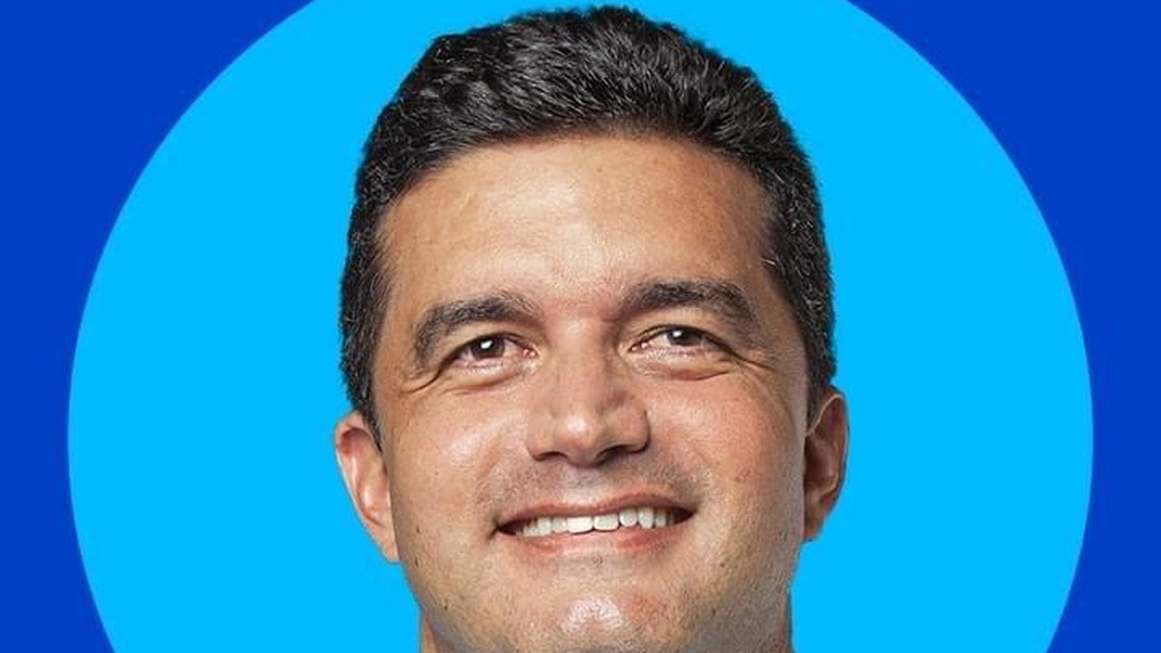Rui lança pré-candidatura ao governo com slogan “Pra frente Alagoas”