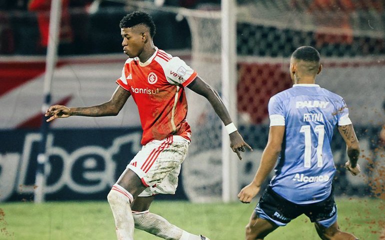 Internacional perde para Belgrano na volta aos gramado com a camisa em alusão às enchentes