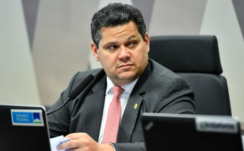 PT decide apoiar Davi Alcolumbre para presidência do Senado