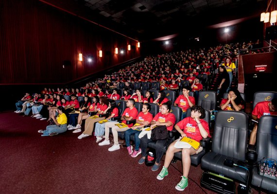 Centenas de estudantes participam do primeiro dia do Educar é Massa
