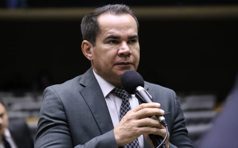 Comissão aprova reajuste salarial para servidores administrativos da DPU