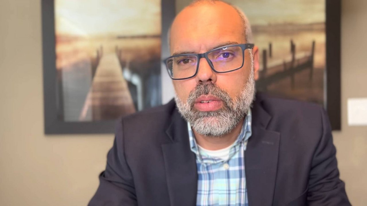 Supremo ordena cancelamento do passaporte de Allan dos Santos