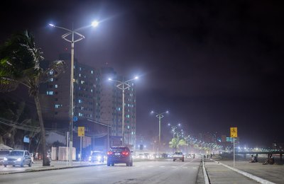 Avenida Assis Chateaubriand se transforma com iluminação em Led