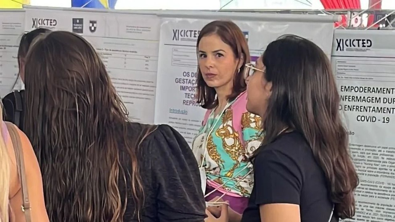 Suzane von Richthofen apresenta trabalho sobre maternidade em evento de faculdade
