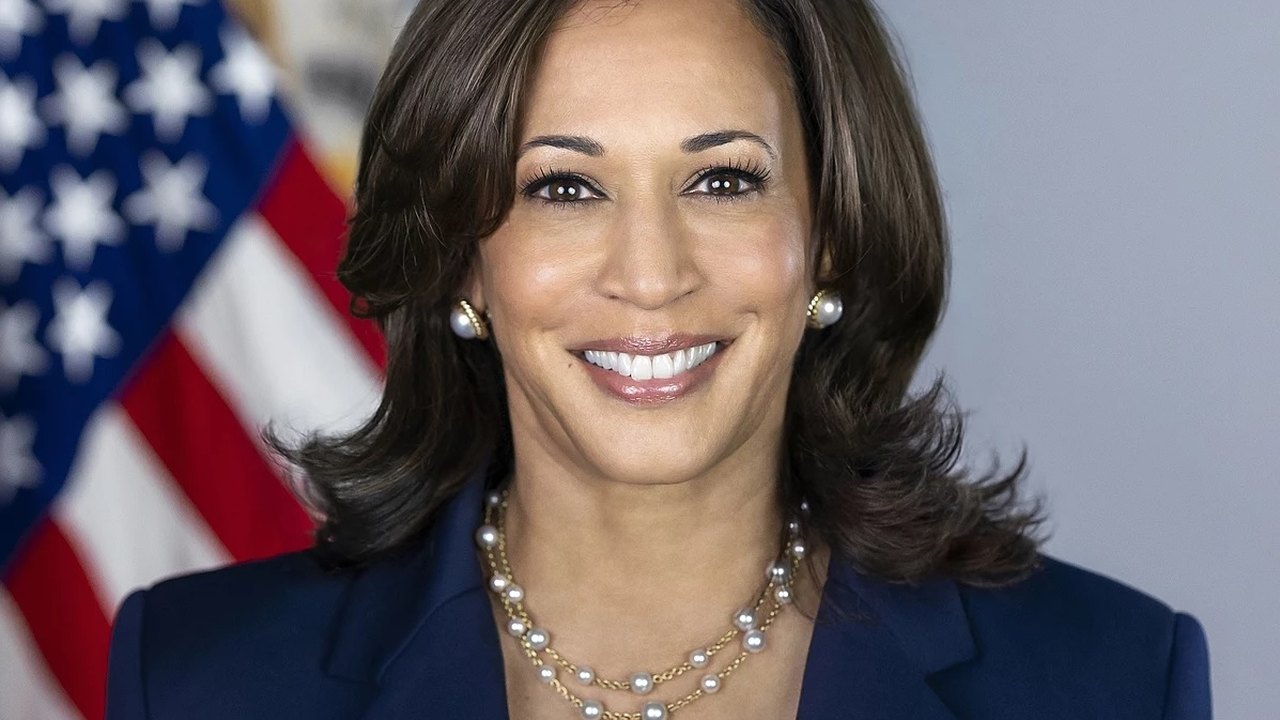 Pesquisa de intenção de voto aponta Kamala Harris com 44%, e Trump com 42%