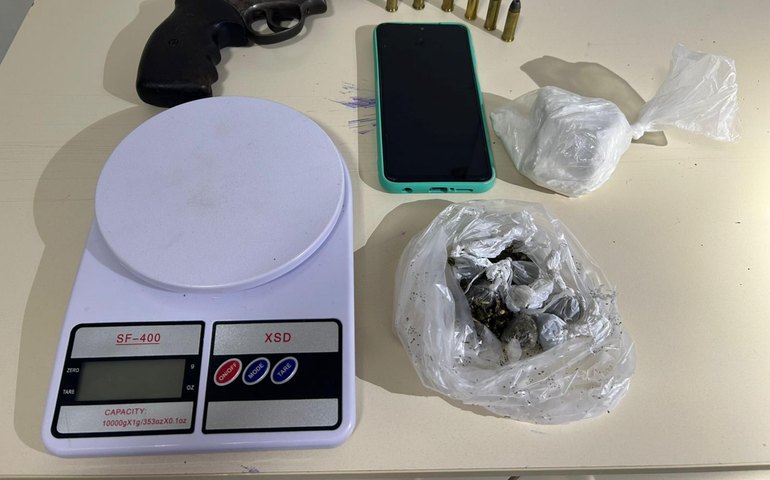 Rotam prende suspeito de tráfico e apreende arma de fogo no Conjunto Colibri