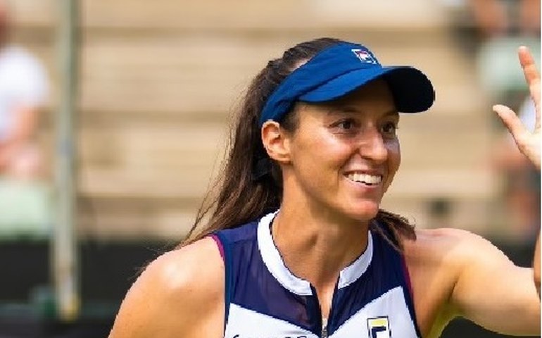 Luisa Stefani sofre com irregularidade e é eliminada do US Open por campeãs de 2020