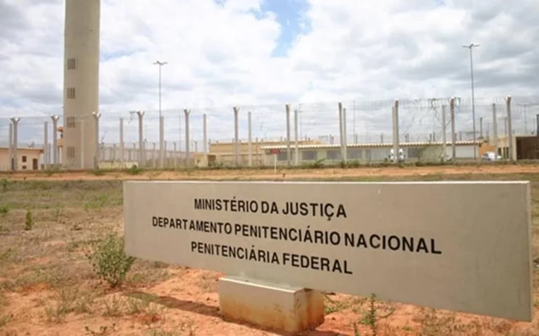 Foragidos do presídio de segurança máxima de Mossoró deixam pegadas e são vistos por moradores