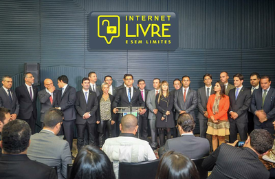 “Não passará”, diz JHC sobre limitação de dados da Internet