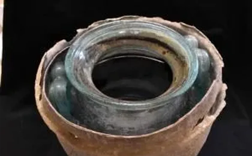 Vinho mais antigo é encontrado em urna funerária dentro de tumba romana