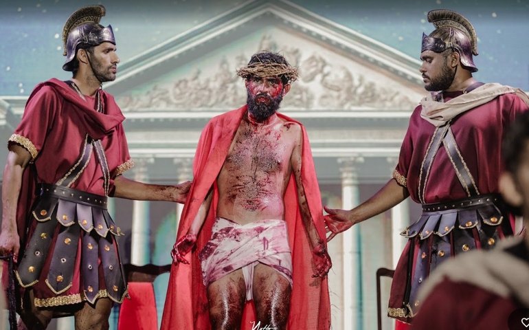 Encenação da Paixão de Cristo emociona fiéis na cidade sertaneja de Batalha