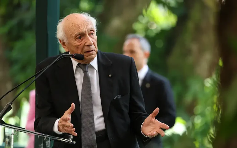 EUA estão criando no mundo inteiro uma 'insegurança terrível', diz Ricupero em entrevista