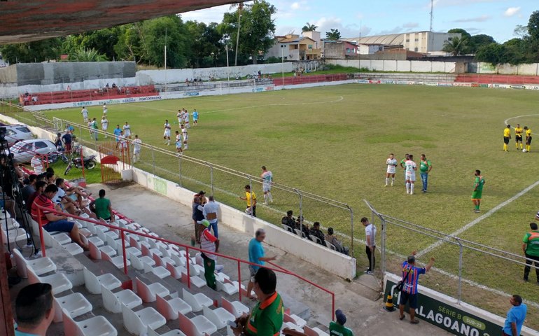 Coruripe empata com Dínamo em jogo realizado no Alfredo Leahy, em Penedo