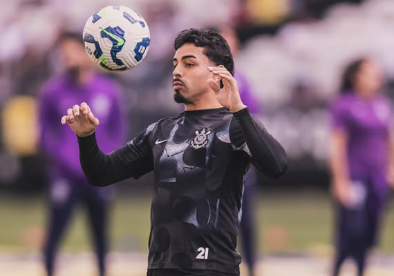 Matheus Bidu vira titular e renova com o Corinthians até 2027 após quase ser dispensado
