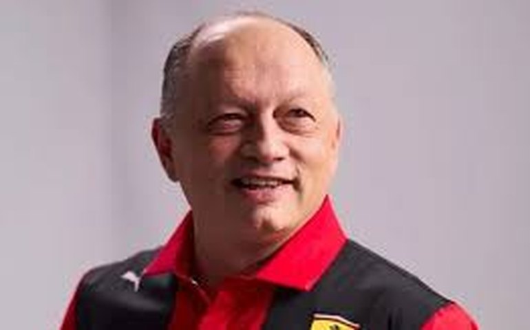 Chefe da Ferrari evita pressão em seus pilotos por título de Construtores: 'Viver cada sessão'