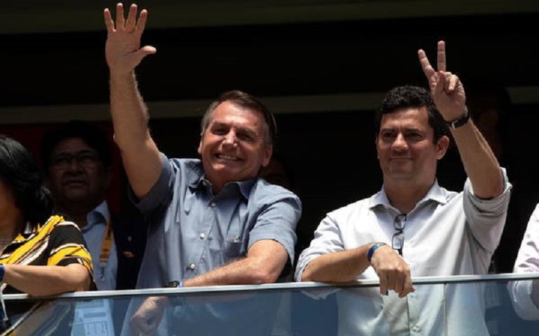 Bolsonaro exonera diretor da PF aliado de Moro