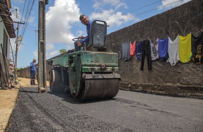 Brota na Grota: Oito grotas em Maceió recebem serviços de reformas de escadarias à reposição asfáltica