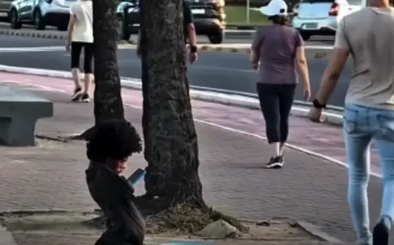 Cadeirante que viralizou nas redes é enterrado como indigente após morte no Recife