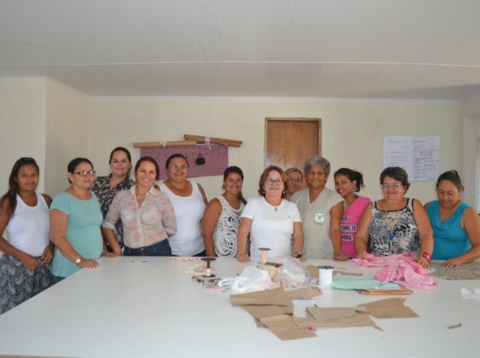 Prefeita Lucila Toledo prestigia curso de vestimenta de moda intima em Cajueiro