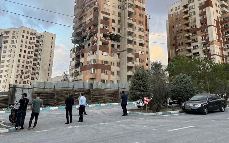 Negociações de Trump com o Irã eram cobertura para um grande ataque de EUA–Israel, adverte analista