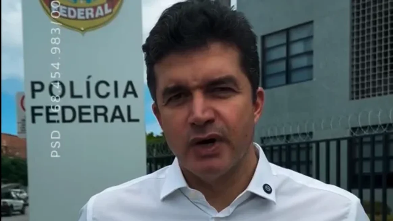 Rui Palmeira leva novos documentos à Polícia Federal e diz que material compromete JHC no caso Banco Master