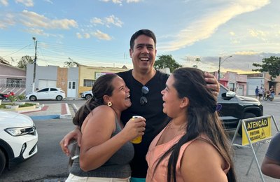 Vice-prefeito de Monteirópolis curte carnaval ao lado do povo