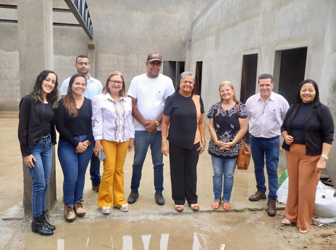 Prefeita Tia Júlia e equipe realizam visita técnica à reforma de ampliação da Escola Deputado José Sampaio