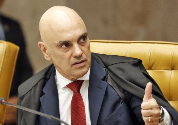 Moraes decide manter Bolsonaro livre, mas alerta que novo descumprimento pode levar à prisão