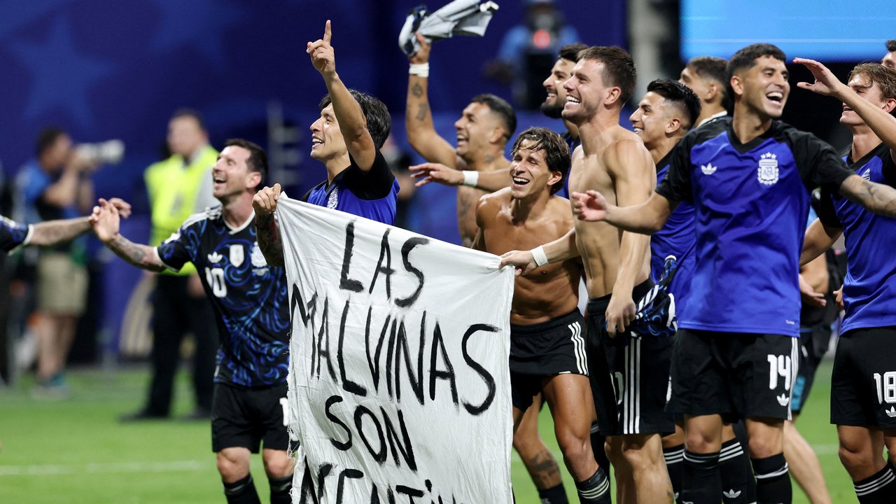 Ato de jogadores argentinos reacende debate sobre domínio das Malvinas