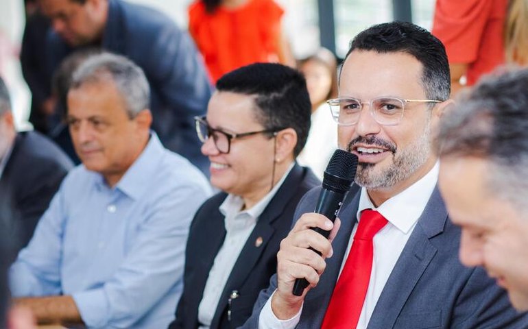 Gabriel Albino assumirá comando da Seplag com ida de Renata Santos para a Sefaz