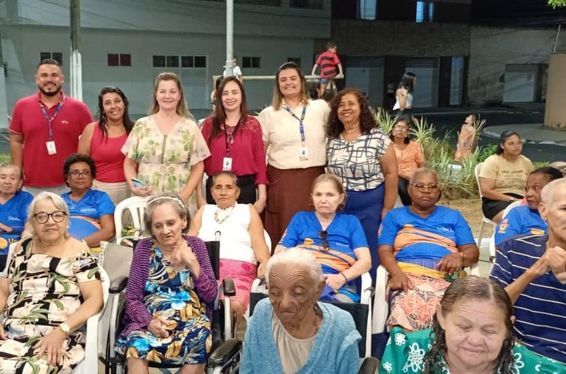 Cidade da Pessoa Idosa realiza jantar natalino para acolhidos