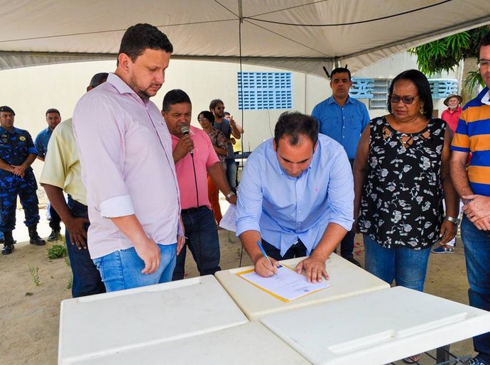 Prefeito Renato Filho assina ordens de serviços para obras em Pilar