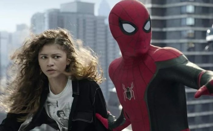 Zendaya ao lado de Tom Holland em cena de Homem-Aranha.